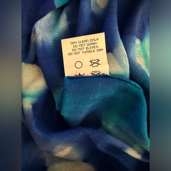 Happy Sheep NWT Blue-White art deco design long sleeve-V neck collar - Picture 6 of 6